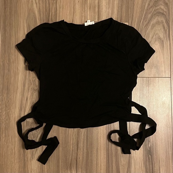 Superdown Halle Backless Tee - Picture 2 of 3